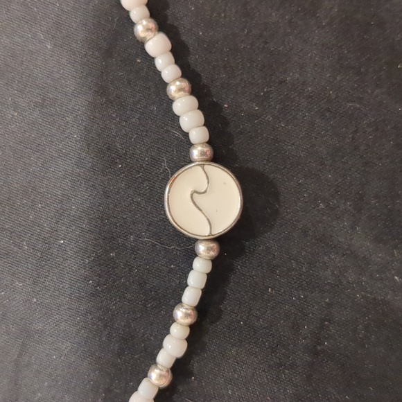 White wave choker necklace - Picture 2 of 2